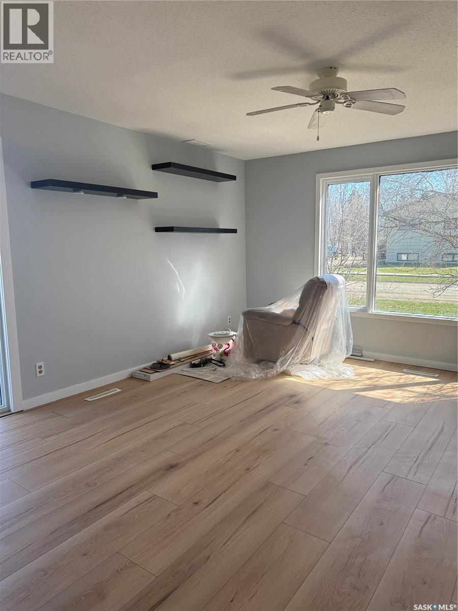 414 3rd Avenue, Dodsland, Saskatchewan  S0L 0V0 - Photo 6 - SK035015