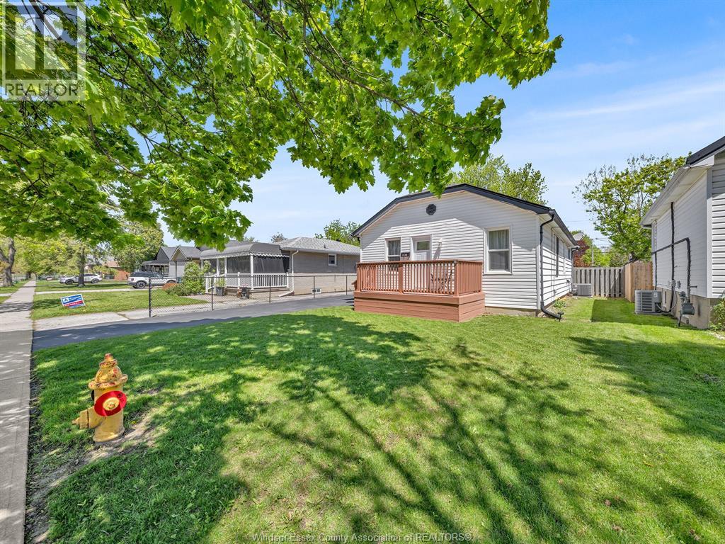 1588 Buckingham, Windsor, Ontario  N8T 2A4 - Photo 37 - 26010219