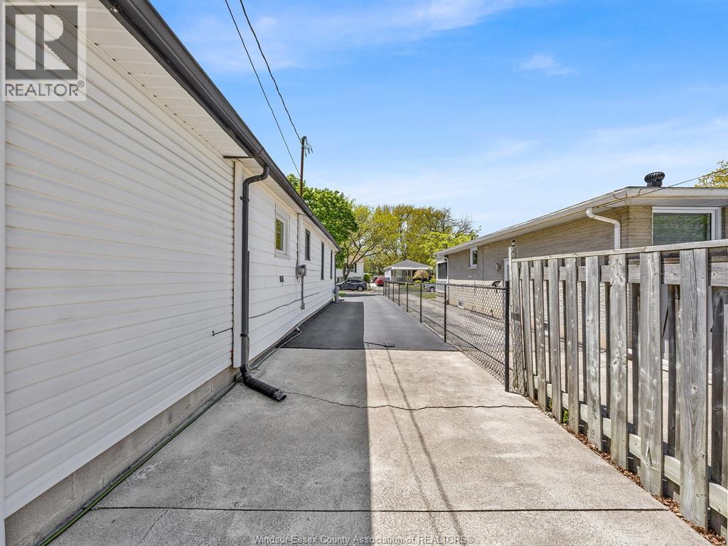 1588 Buckingham, Windsor, Ontario  N8T 2A4 - Photo 39 - 26010219
