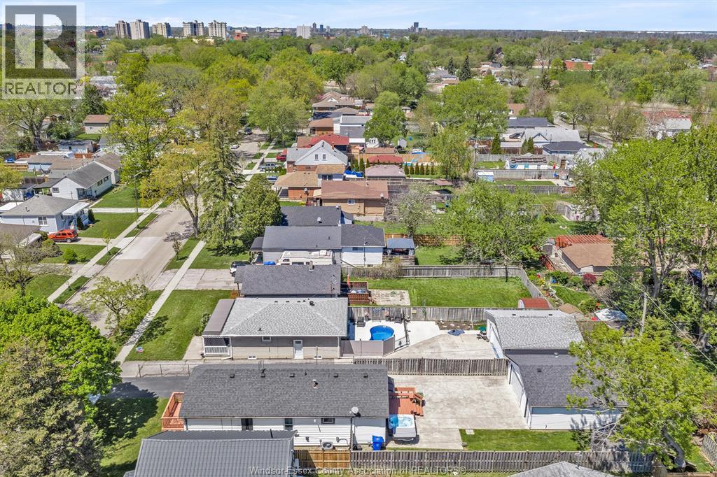 1588 Buckingham, Windsor, Ontario  N8T 2A4 - Photo 5 - 26010219