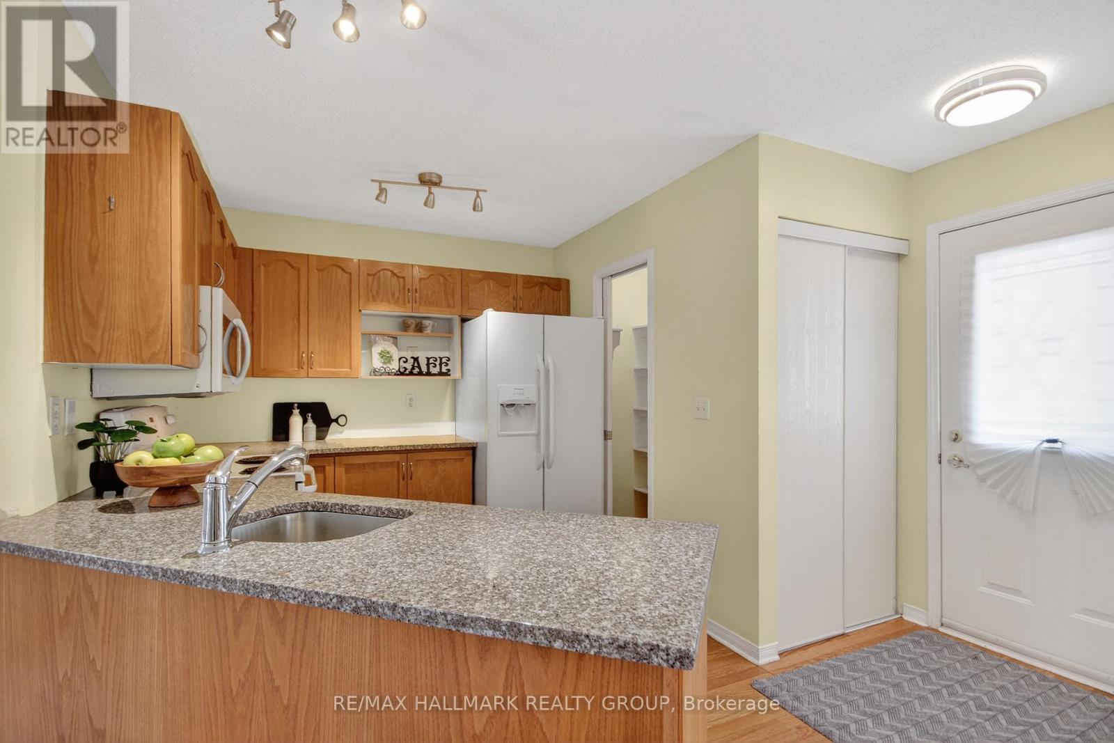 3 Daphne Crescent, Ottawa, Ontario  K2S 1Y1 - Photo 9 - X12942148