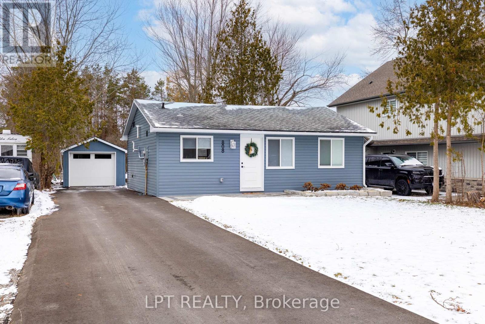 808 Montsell Avenue, Georgina, Ontario  L0E 1S0 - Photo 2 - N12890164