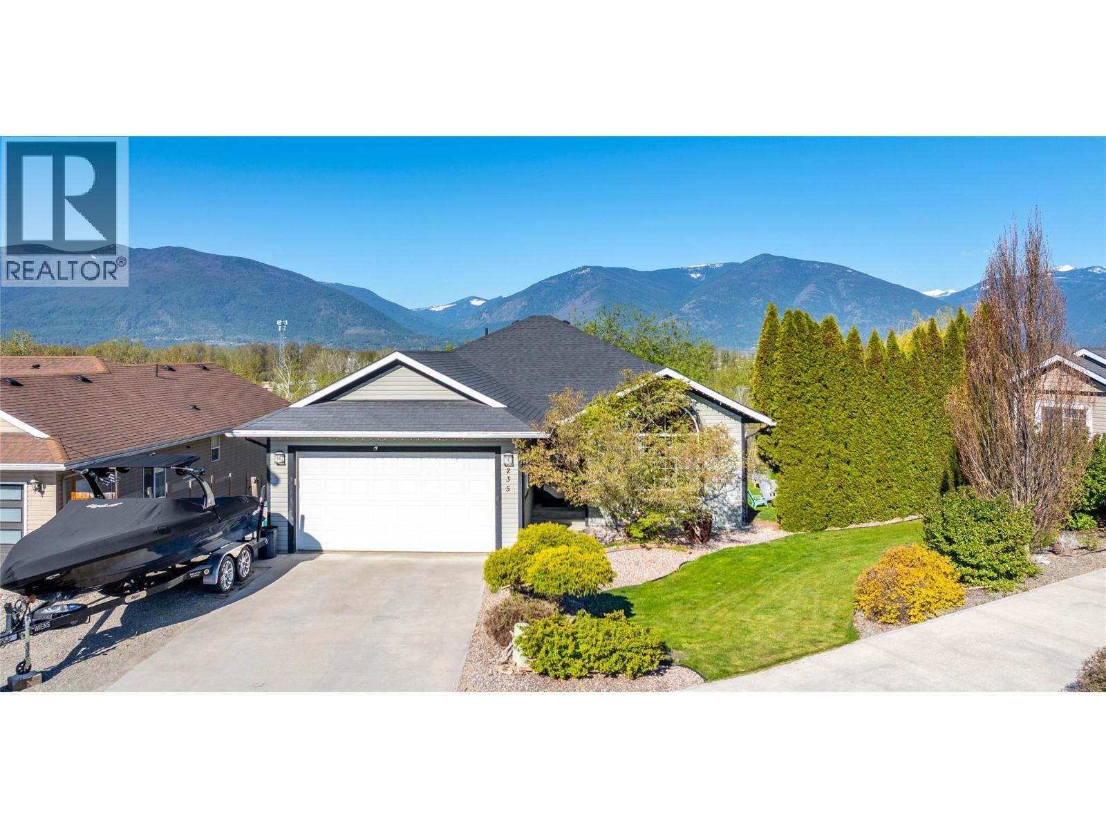 235 3rd Avenue S, Creston, British Columbia