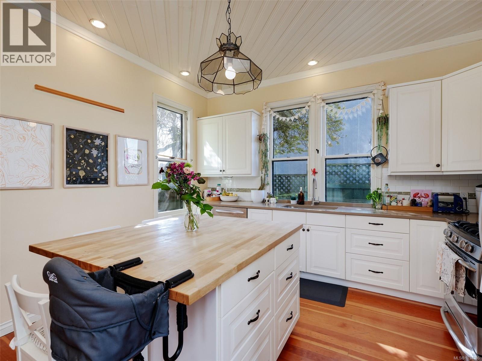 2130 Ridge Rd, Victoria, British Columbia  V8T 3E9 - Photo 25 - 1034796