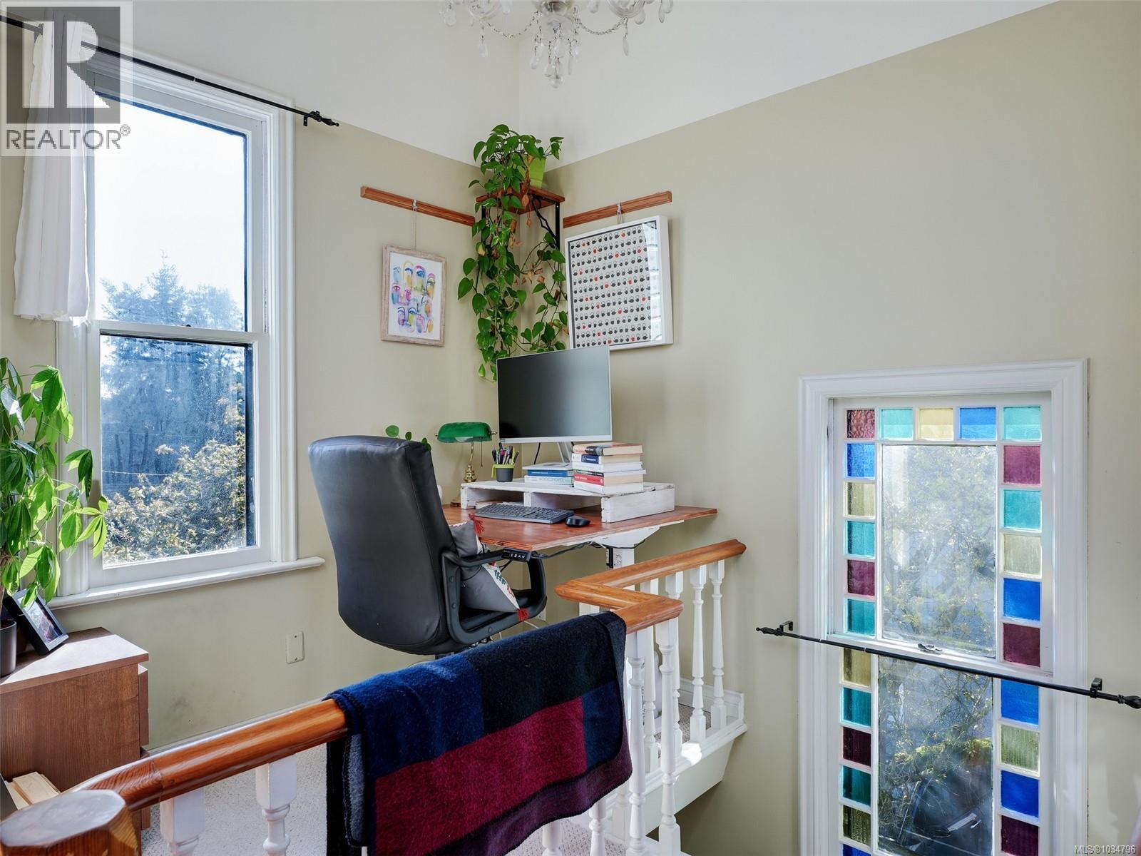 2130 Ridge Rd, Victoria, British Columbia  V8T 3E9 - Photo 5 - 1034796
