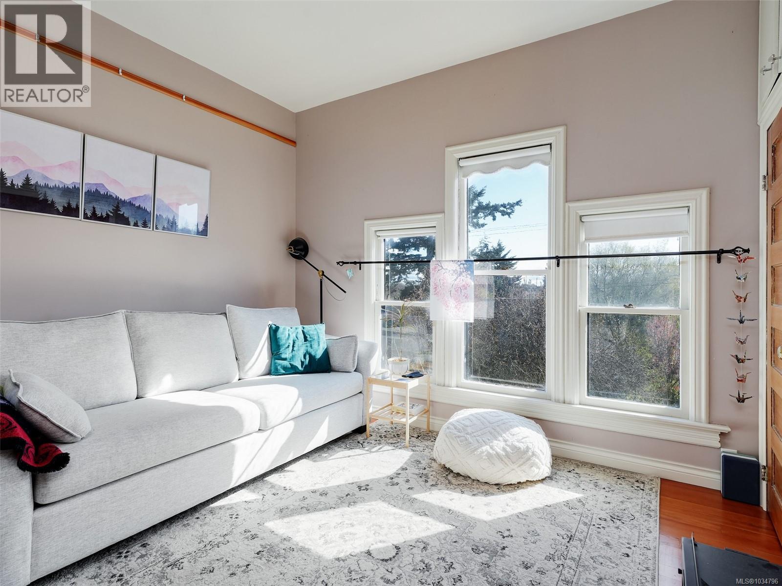 2130 Ridge Rd, Victoria, British Columbia  V8T 3E9 - Photo 10 - 1034796