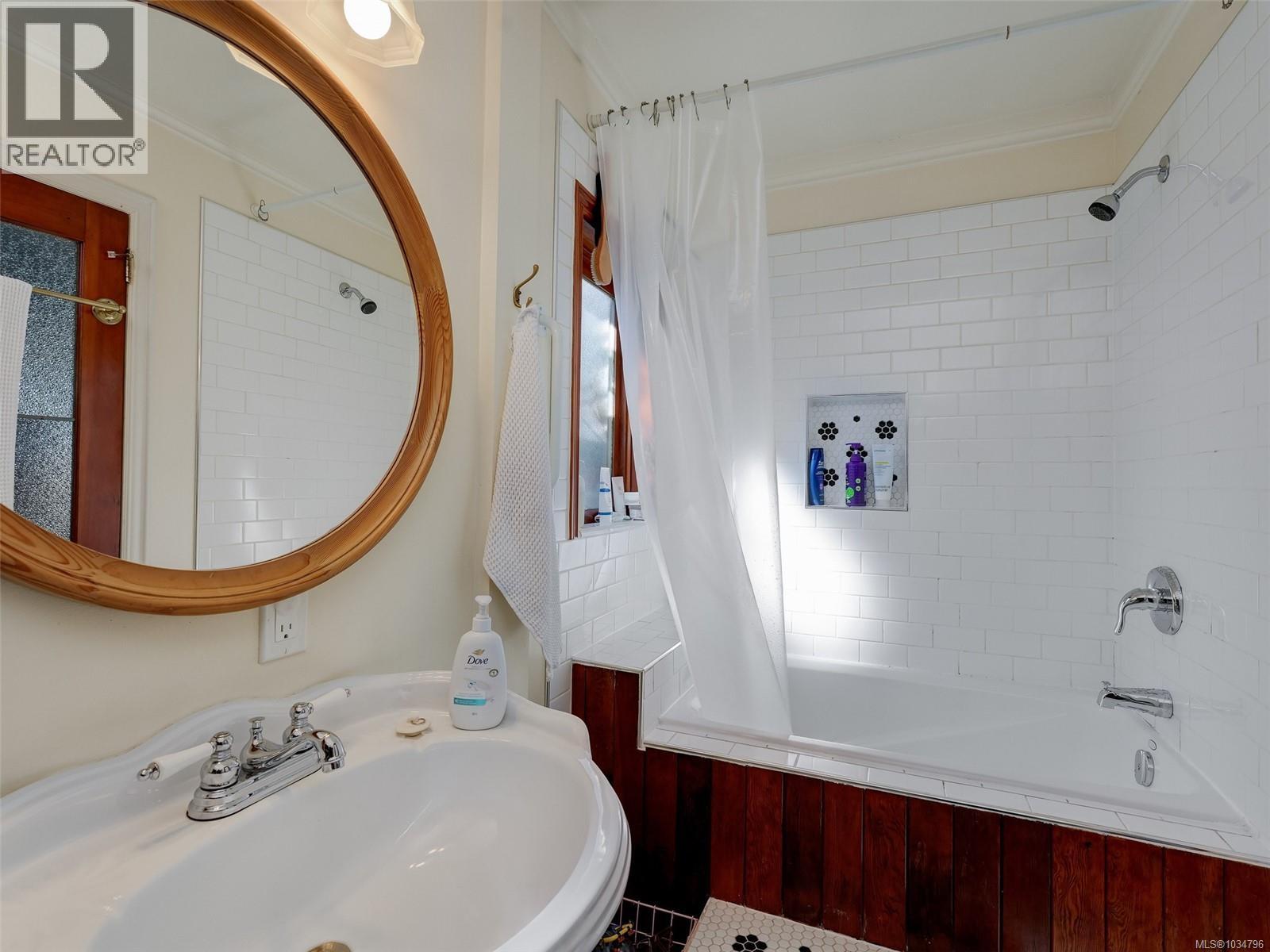 2130 Ridge Rd, Victoria, British Columbia  V8T 3E9 - Photo 32 - 1034796