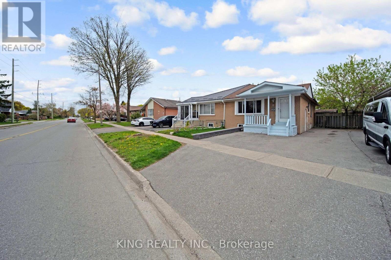 71 Mcmurchy Avenue S, Brampton, Ontario  L6Y 1Y7 - Photo 3 - W13086132