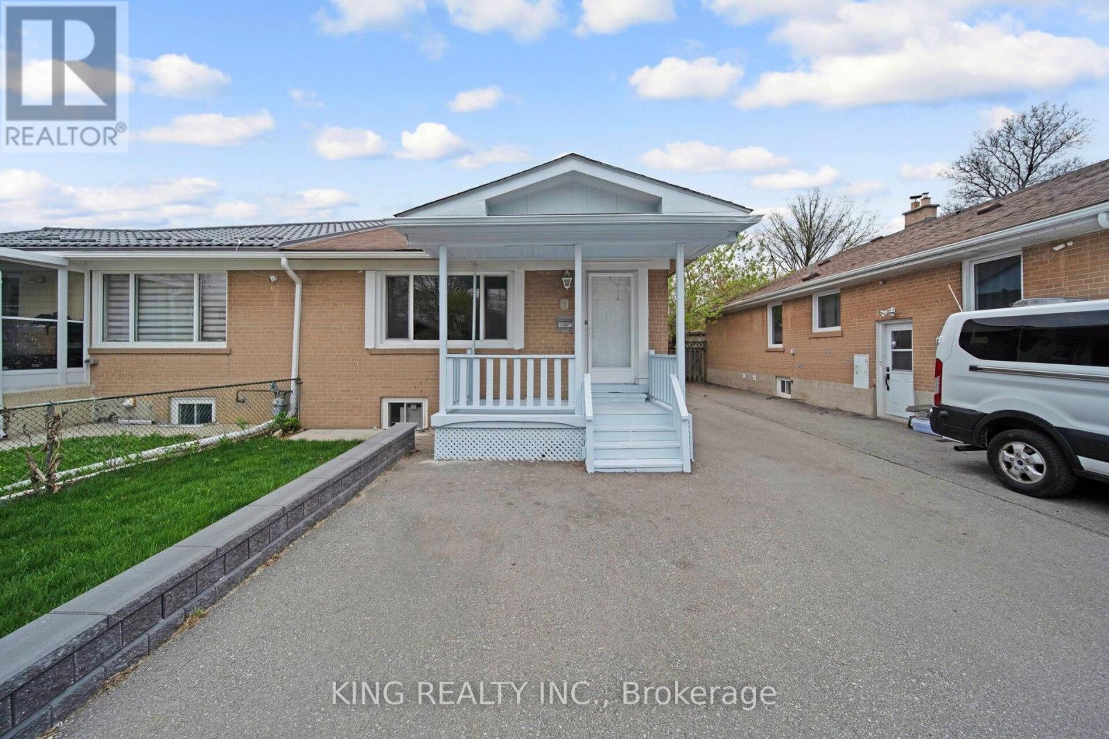 71 Mcmurchy Avenue S, Brampton, Ontario  L6Y 1Y7 - Photo 5 - W13086132