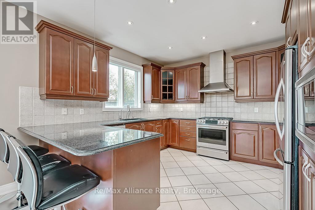 1527 Arrowhead Road, Oakville, Ontario  L6H 7V6 - Photo 10 - W13089076