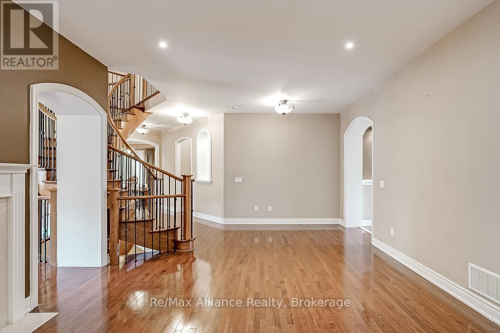 1527 Arrowhead Road, Oakville, Ontario  L6H 7V6 - Photo 9 - W13089076
