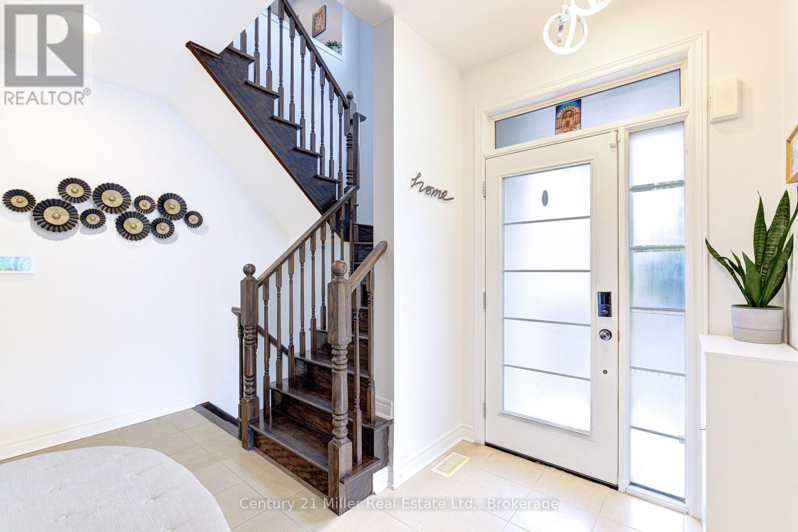 2325 Stone Glen Crescent, Oakville, Ontario  L6M 0C9 - Photo 3 - W13089092