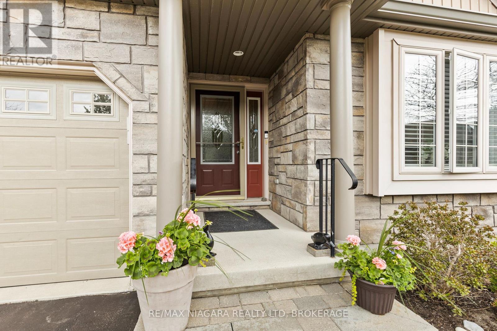 34 Rose Glen Crescent, Niagara-On-The-Lake, Ontario  L0S 1T0 - Photo 4 - X13088946