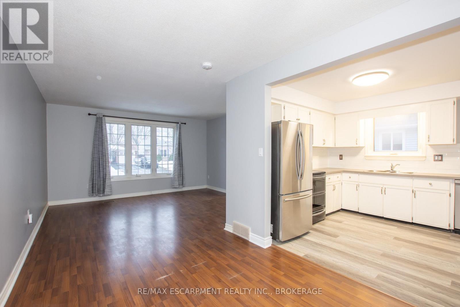 Upper - 81 Marc Boulevard, Welland, Ontario  L3B 5V2 - Photo 6 - X13089086