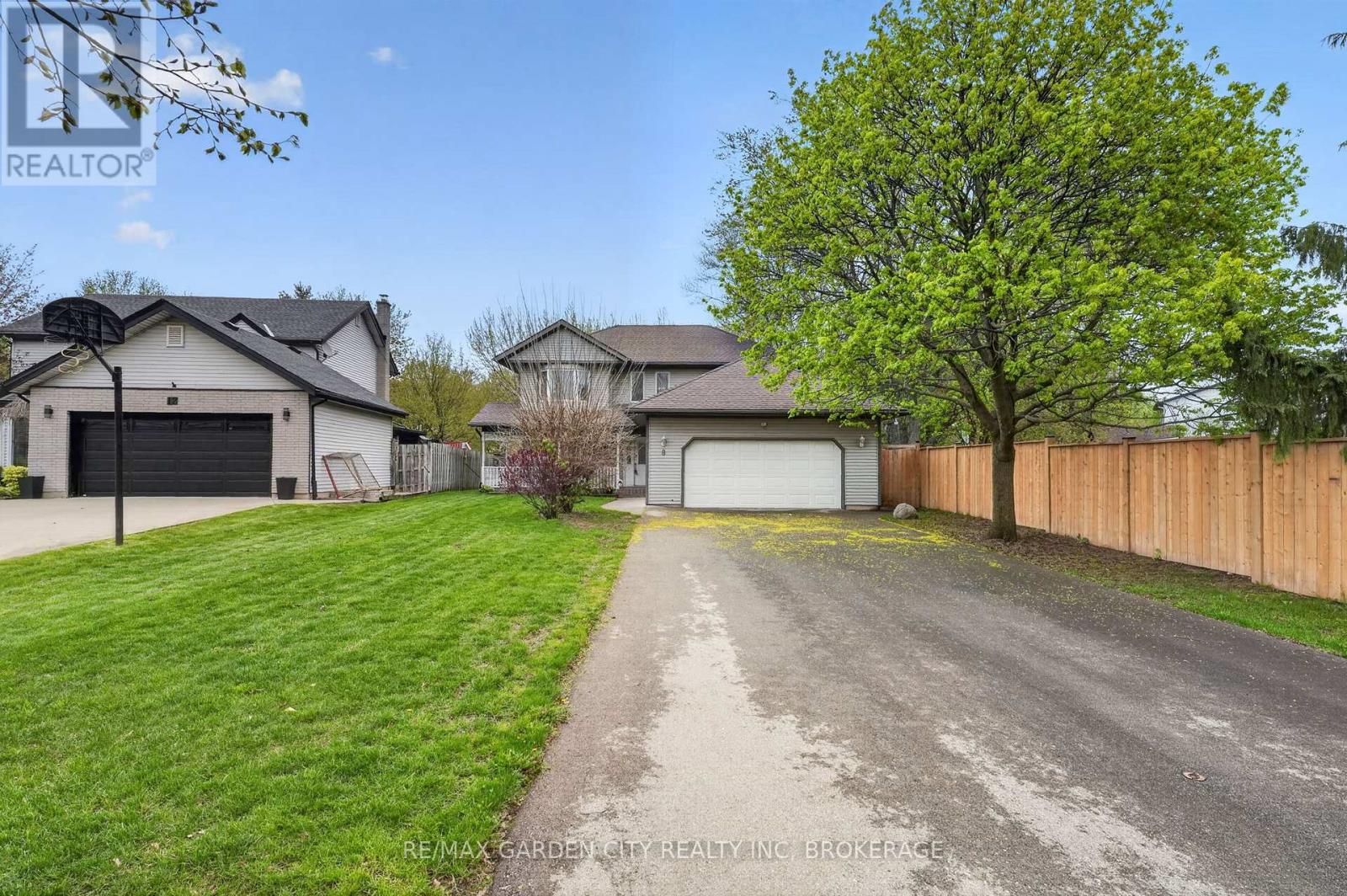 8 Christina Court, Welland, Ontario  L3C 7A7 - Photo 2 - X13089108