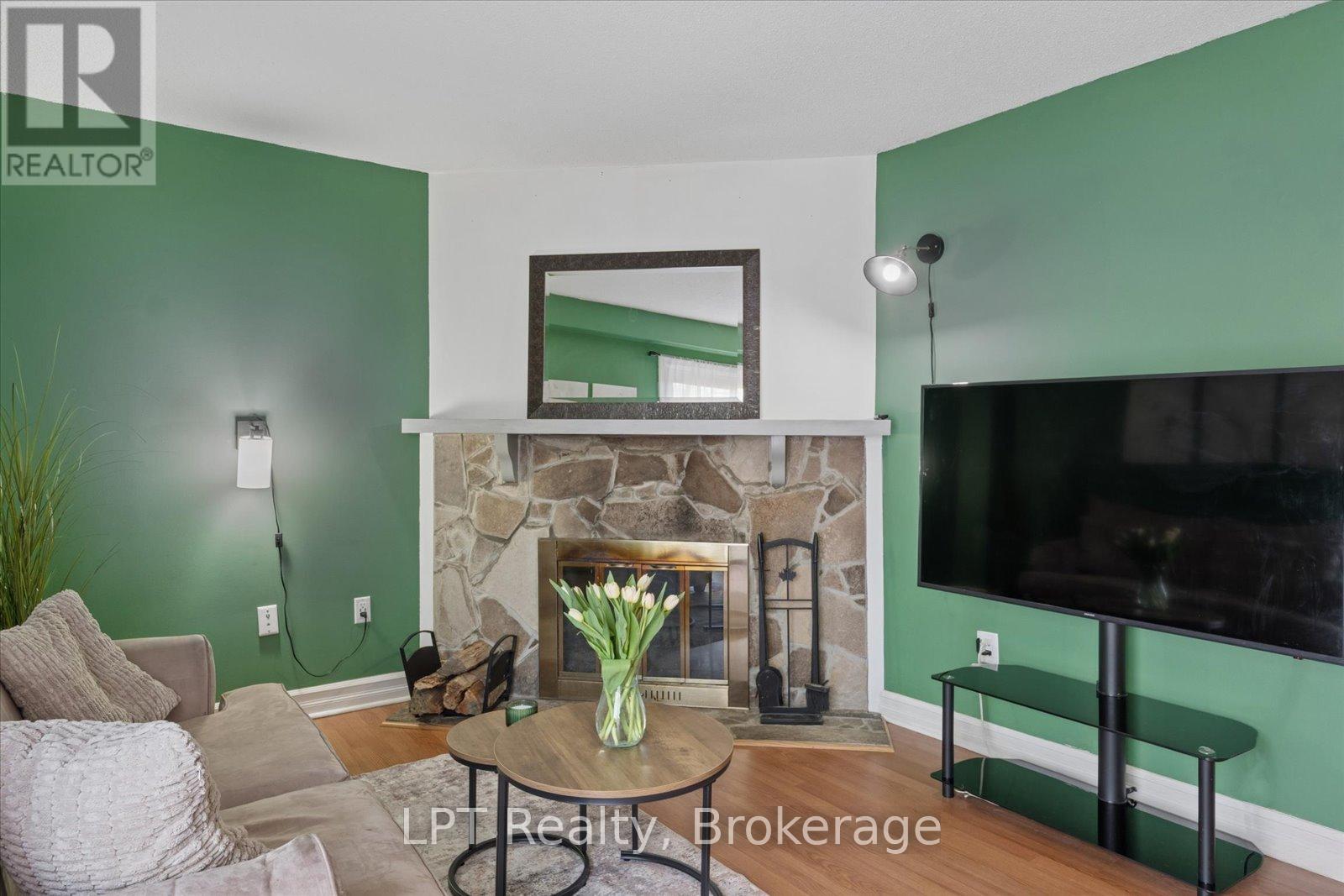 209 Northminster Court, Oshawa, Ontario  L1G 7M6 - Photo 11 - E13089026