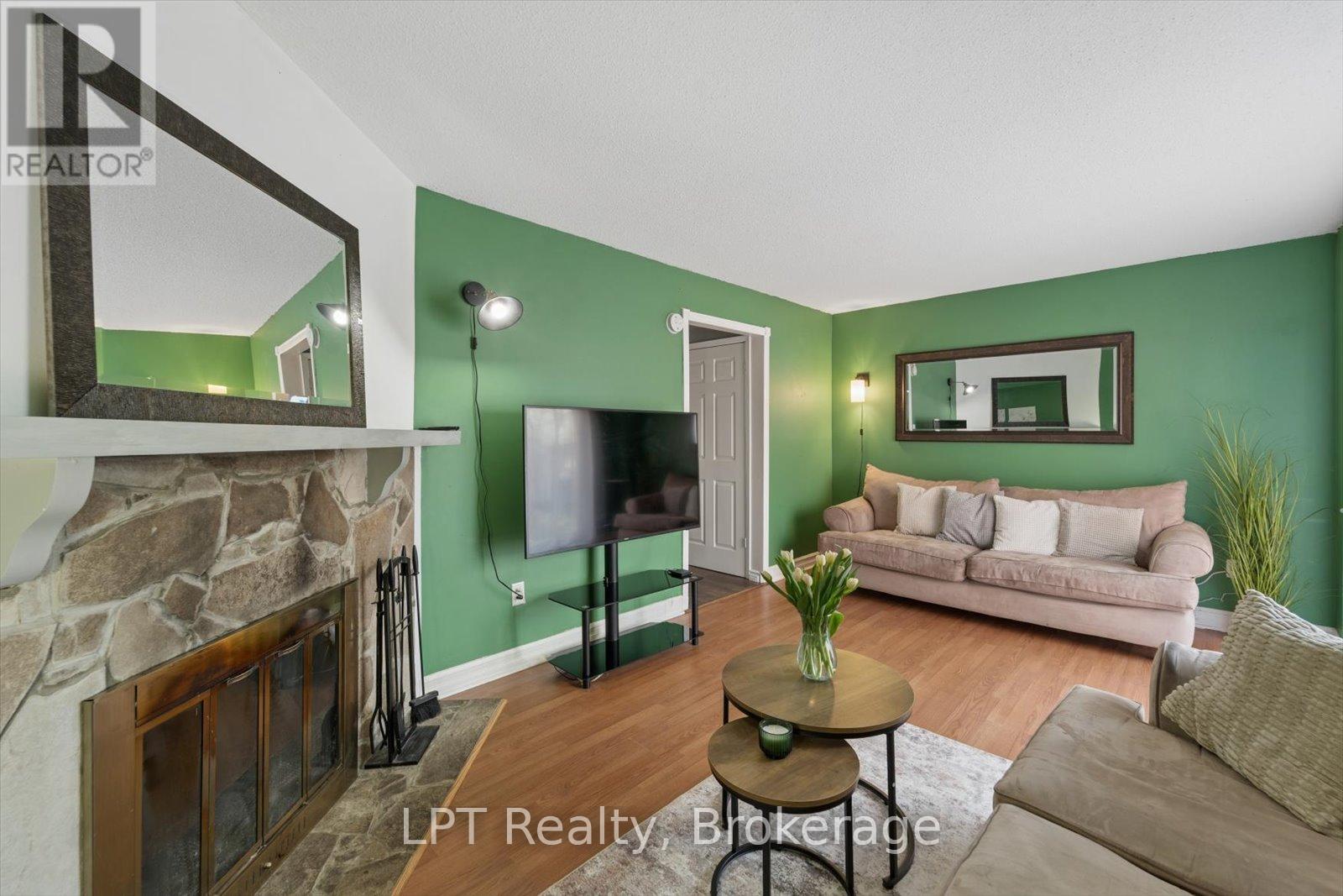 209 Northminster Court, Oshawa, Ontario  L1G 7M6 - Photo 13 - E13089026