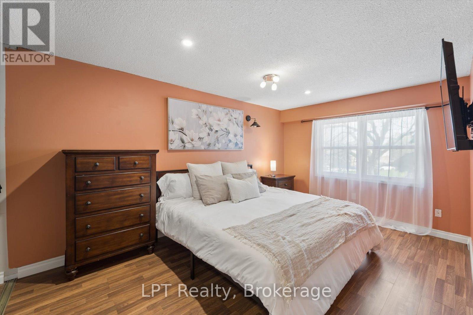 209 Northminster Court, Oshawa, Ontario  L1G 7M6 - Photo 14 - E13089026