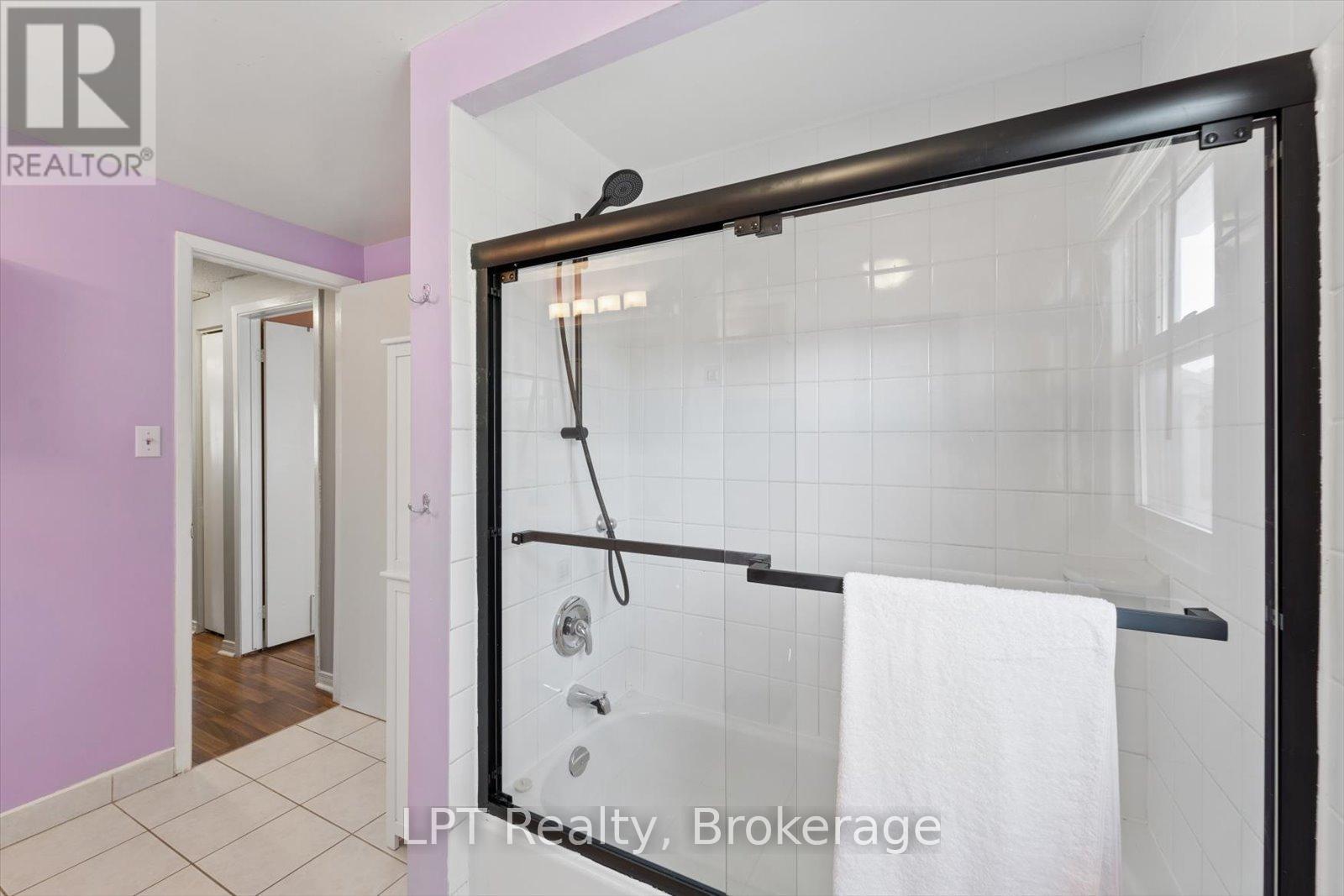 209 Northminster Court, Oshawa, Ontario  L1G 7M6 - Photo 20 - E13089026