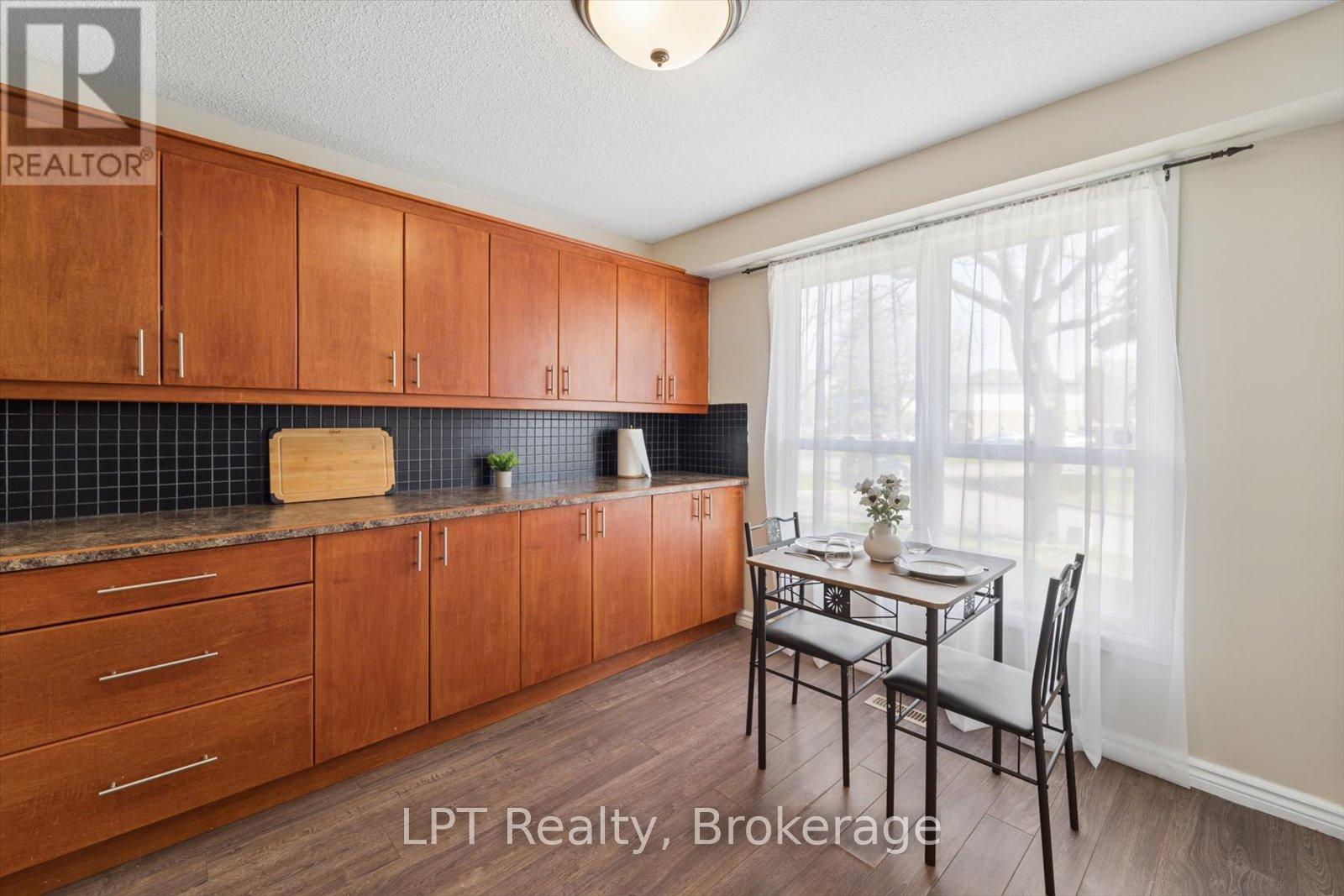 209 Northminster Court, Oshawa, Ontario  L1G 7M6 - Photo 6 - E13089026
