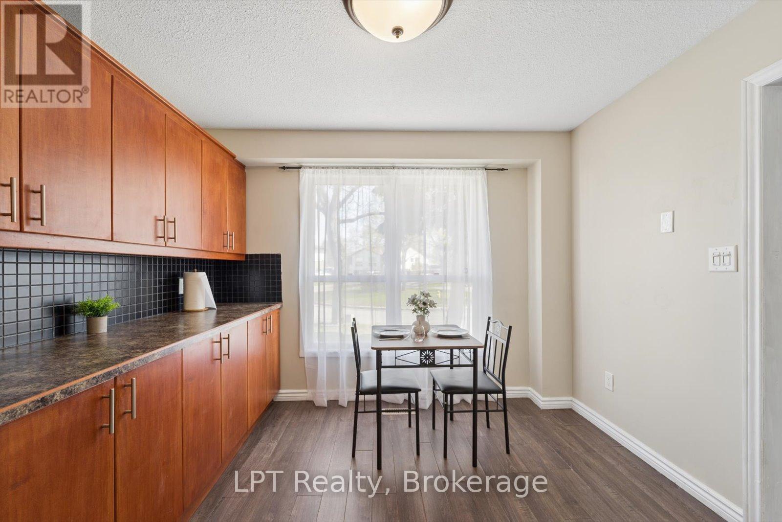 209 Northminster Court, Oshawa, Ontario  L1G 7M6 - Photo 7 - E13089026