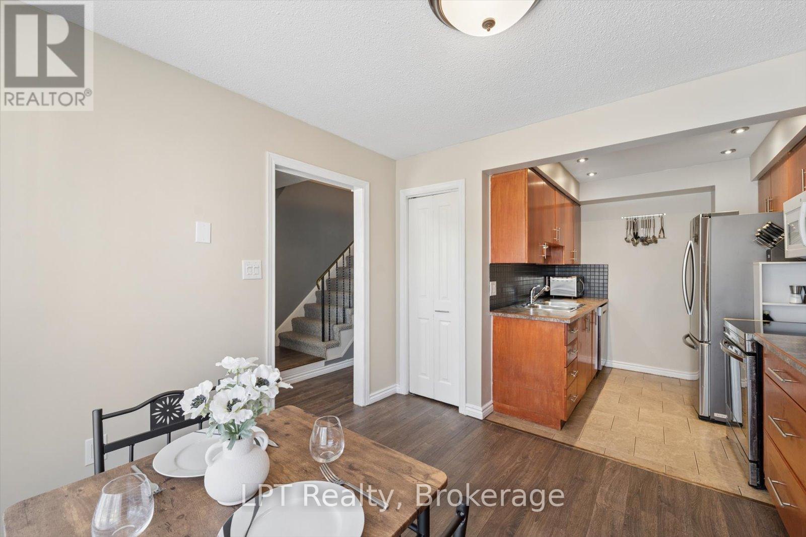 209 Northminster Court, Oshawa, Ontario  L1G 7M6 - Photo 8 - E13089026