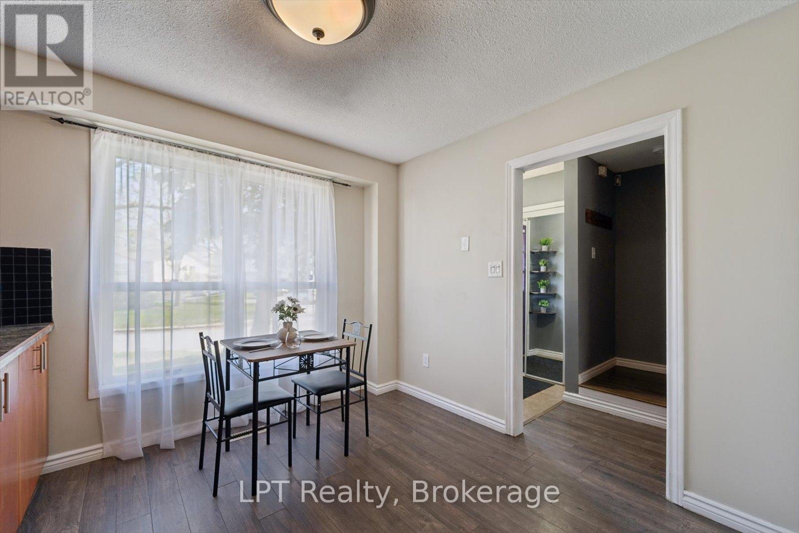 209 Northminster Court, Oshawa, Ontario  L1G 7M6 - Photo 9 - E13089026