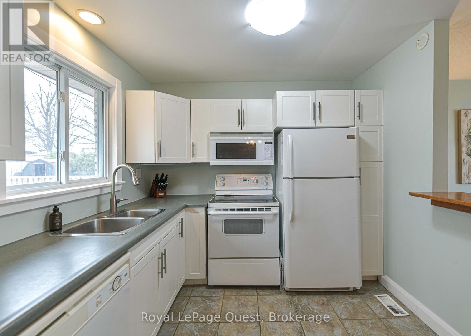 9 Eleanor Road, Orillia, Ontario  L3V 2S3 - Photo 16 - S13088958