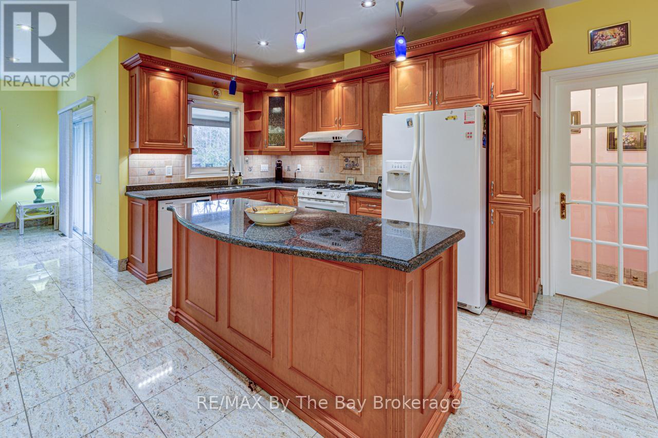 126 29th Street W, Wasaga Beach, Ontario  L9Z 2C9 - Photo 8 - S13089208
