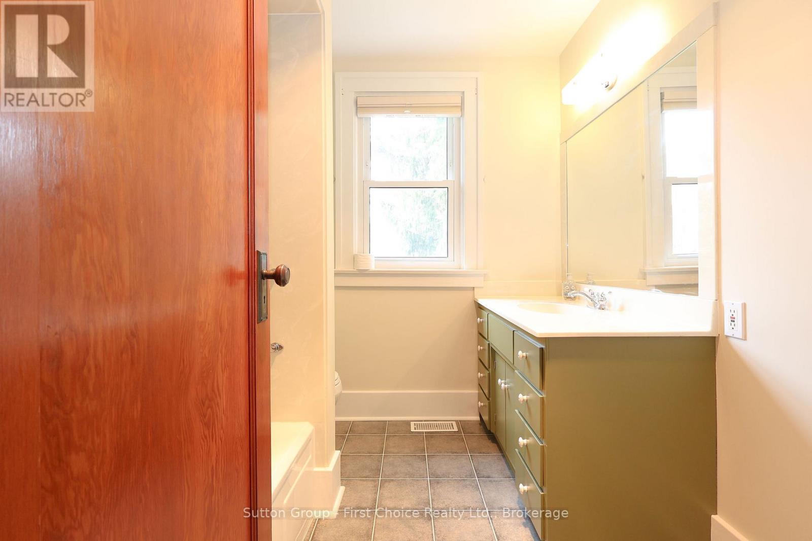 70 Mc Nab Street, Stratford, Ontario  N5A 1Z2 - Photo 21 - X13089248