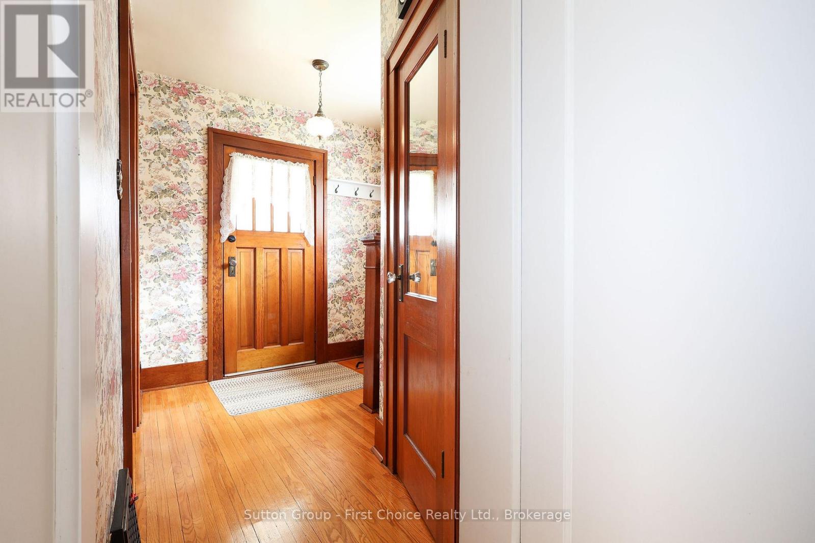 70 Mc Nab Street, Stratford, Ontario  N5A 1Z2 - Photo 4 - X13089248