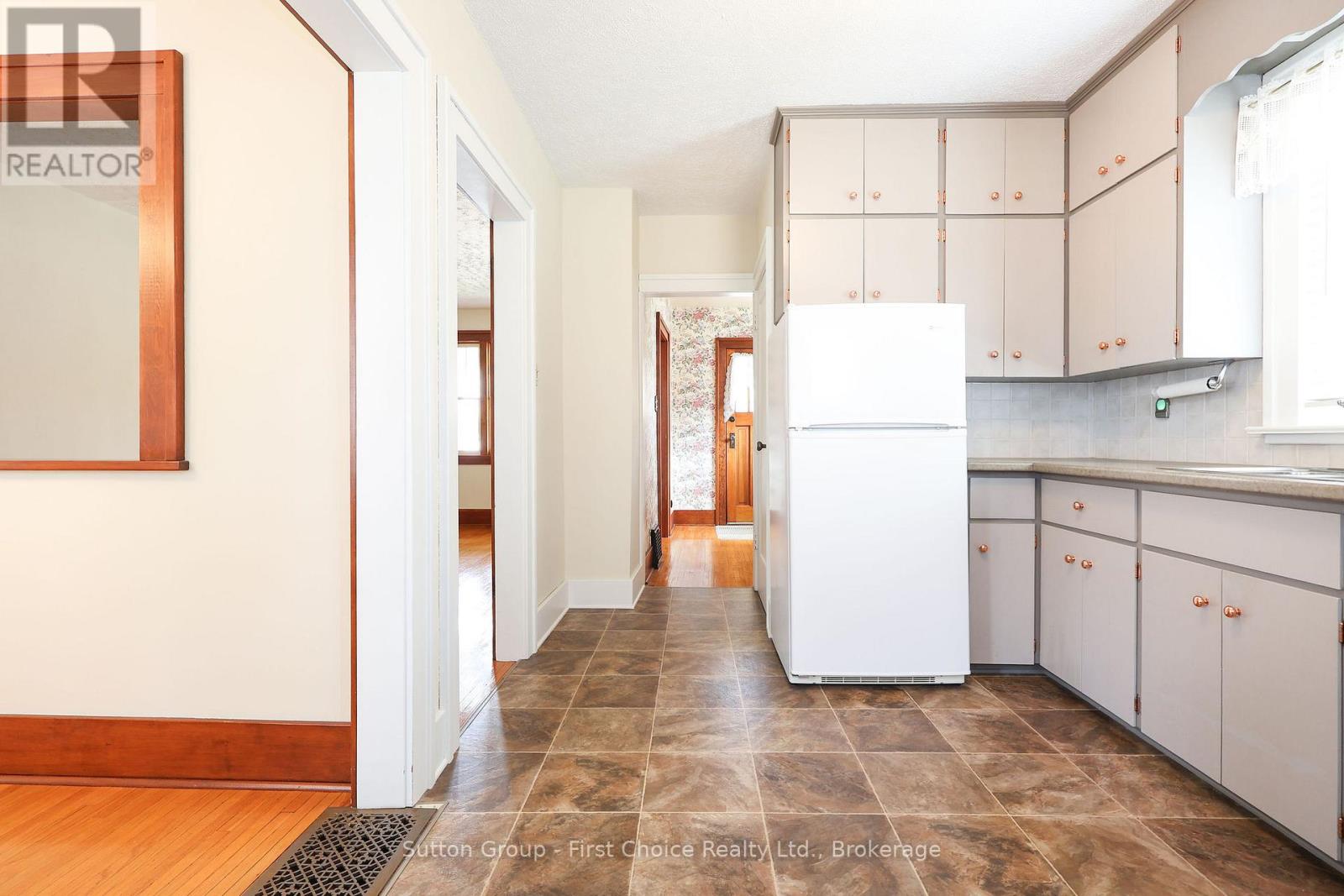 70 Mc Nab Street, Stratford, Ontario  N5A 1Z2 - Photo 7 - X13089248