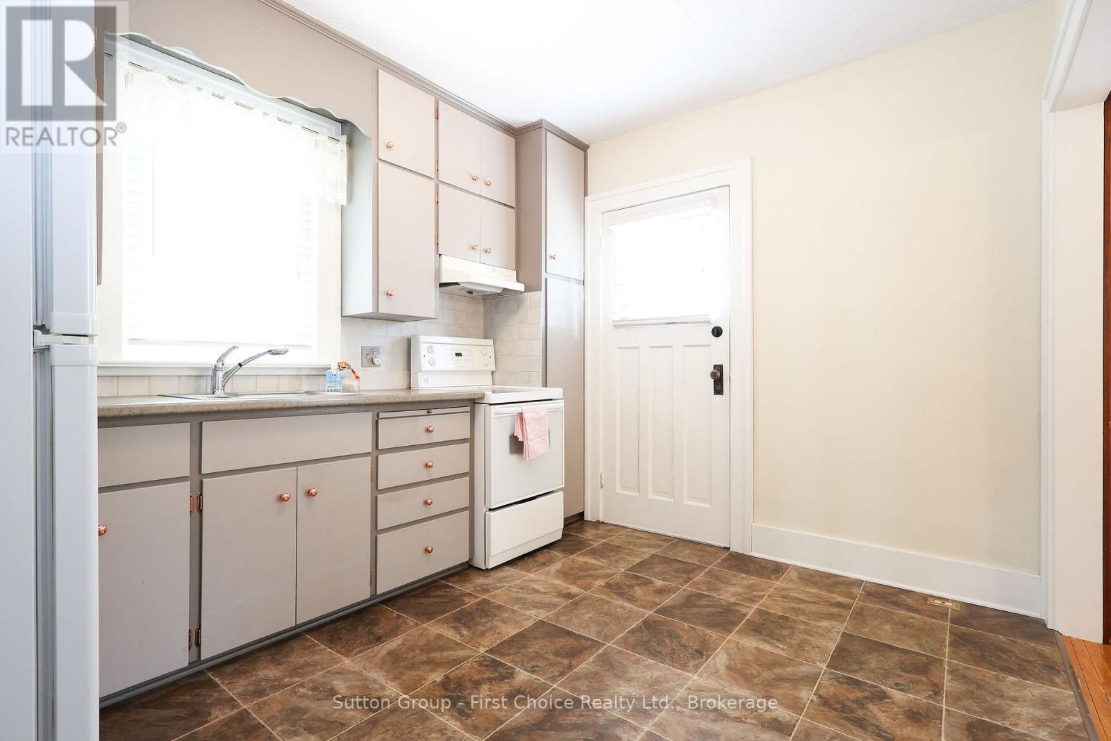 70 Mc Nab Street, Stratford, Ontario  N5A 1Z2 - Photo 8 - X13089248