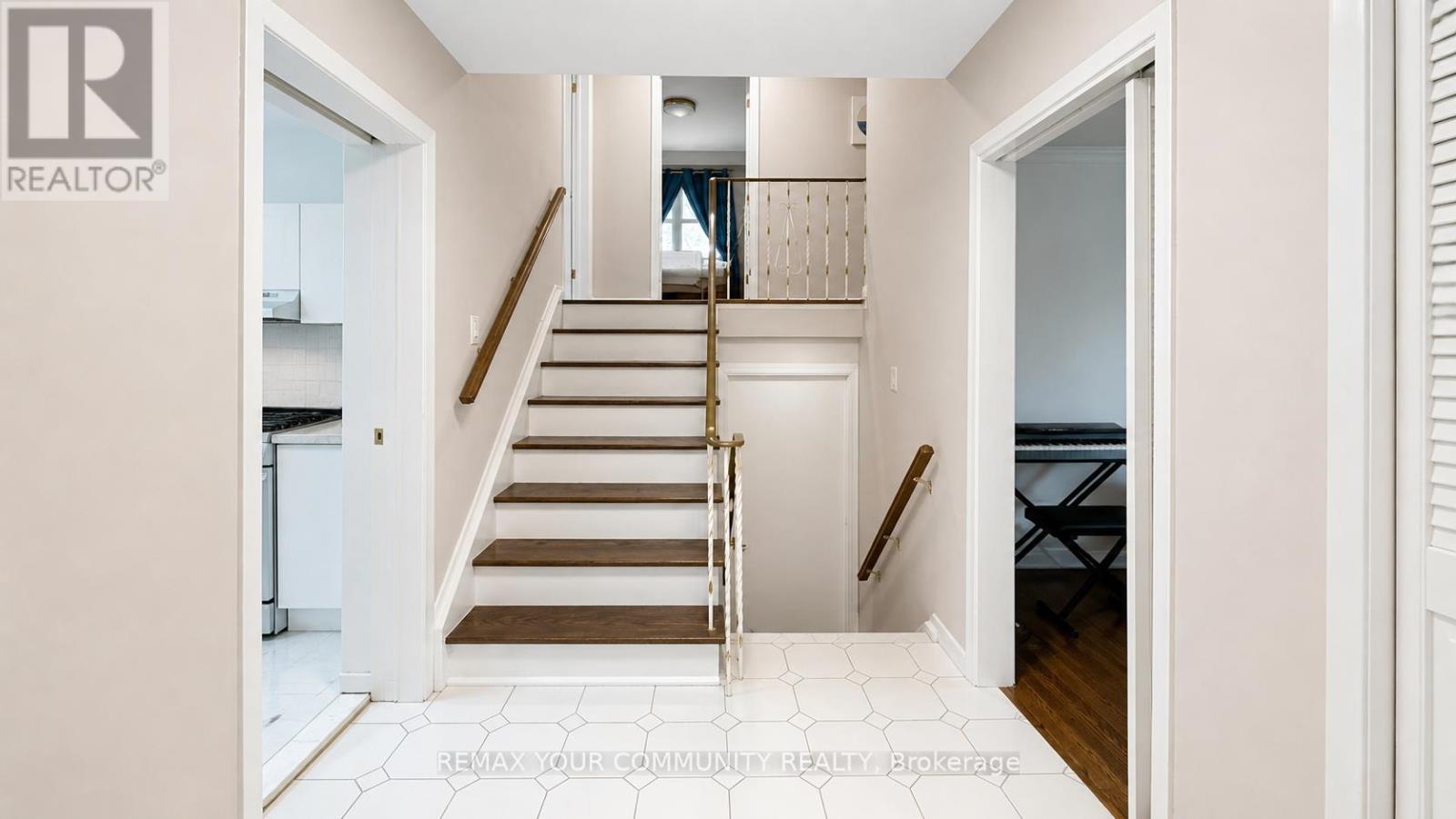 Main - 7 Digby Court, Toronto, Ontario  M2R 2X5 - Photo 12 - C13089178