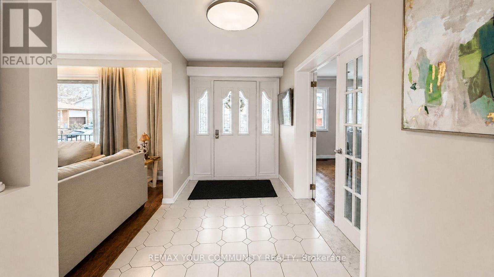 Main - 7 Digby Court, Toronto, Ontario  M2R 2X5 - Photo 2 - C13089178