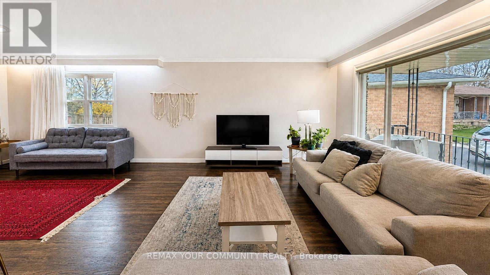 Main - 7 Digby Court, Toronto, Ontario  M2R 2X5 - Photo 4 - C13089178