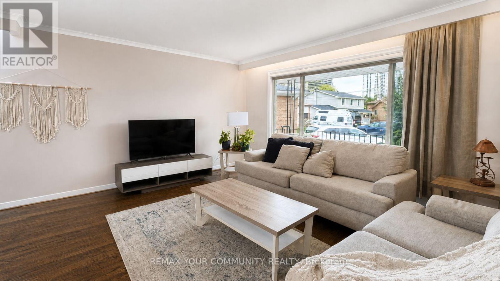 Main - 7 Digby Court, Toronto, Ontario  M2R 2X5 - Photo 5 - C13089178