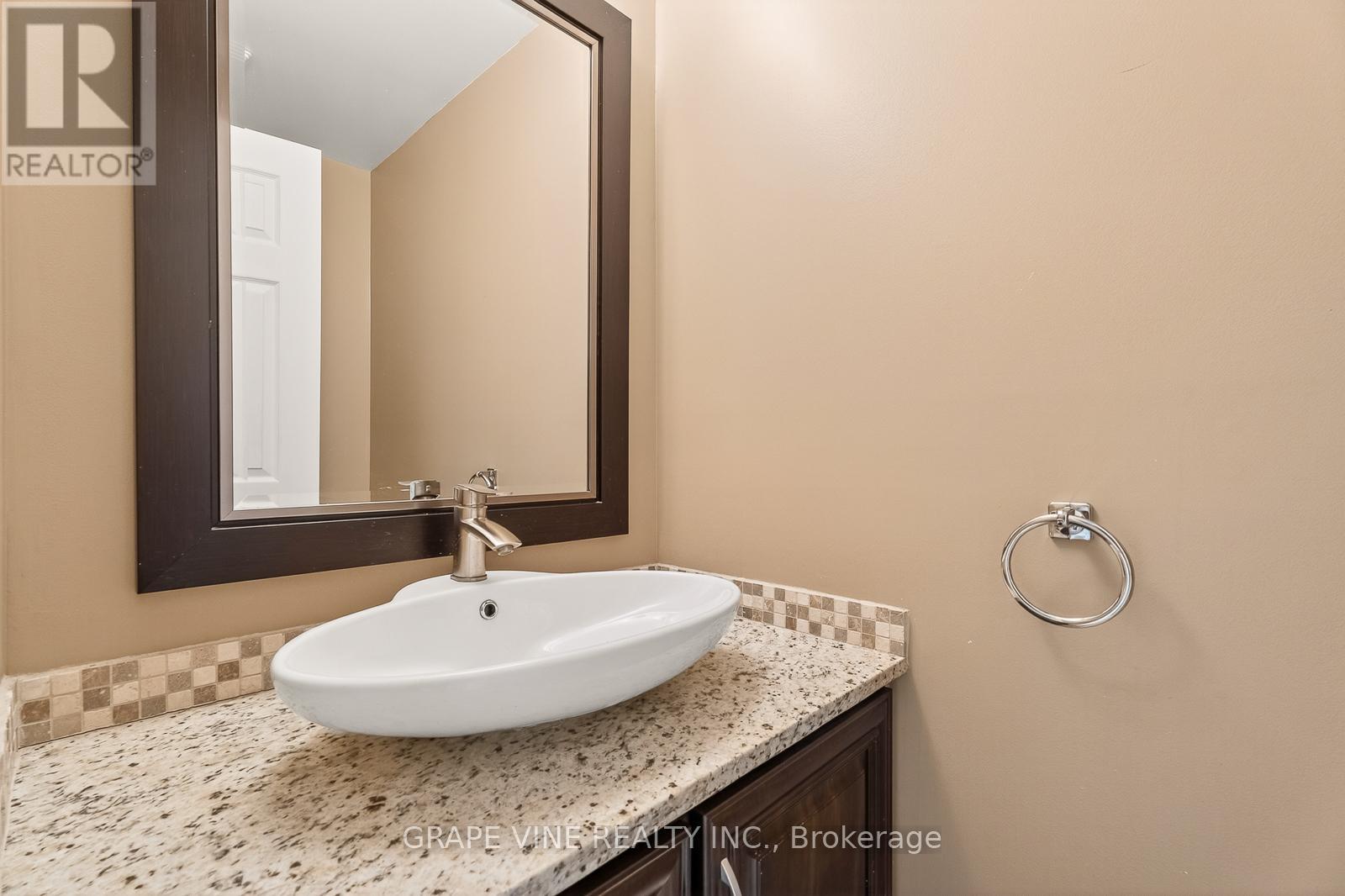 292 Du Grand Bois Avenue, Ottawa, Ontario  K1E 2S6 - Photo 10 - X13088952