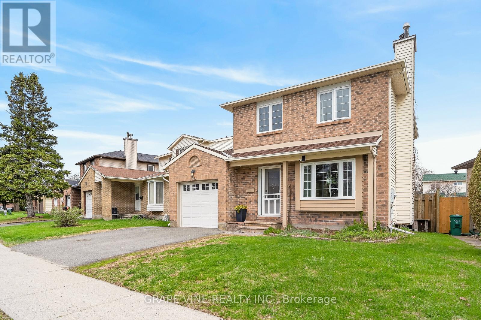 292 Du Grand Bois Avenue, Ottawa, Ontario  K1E 2S6 - Photo 3 - X13088952