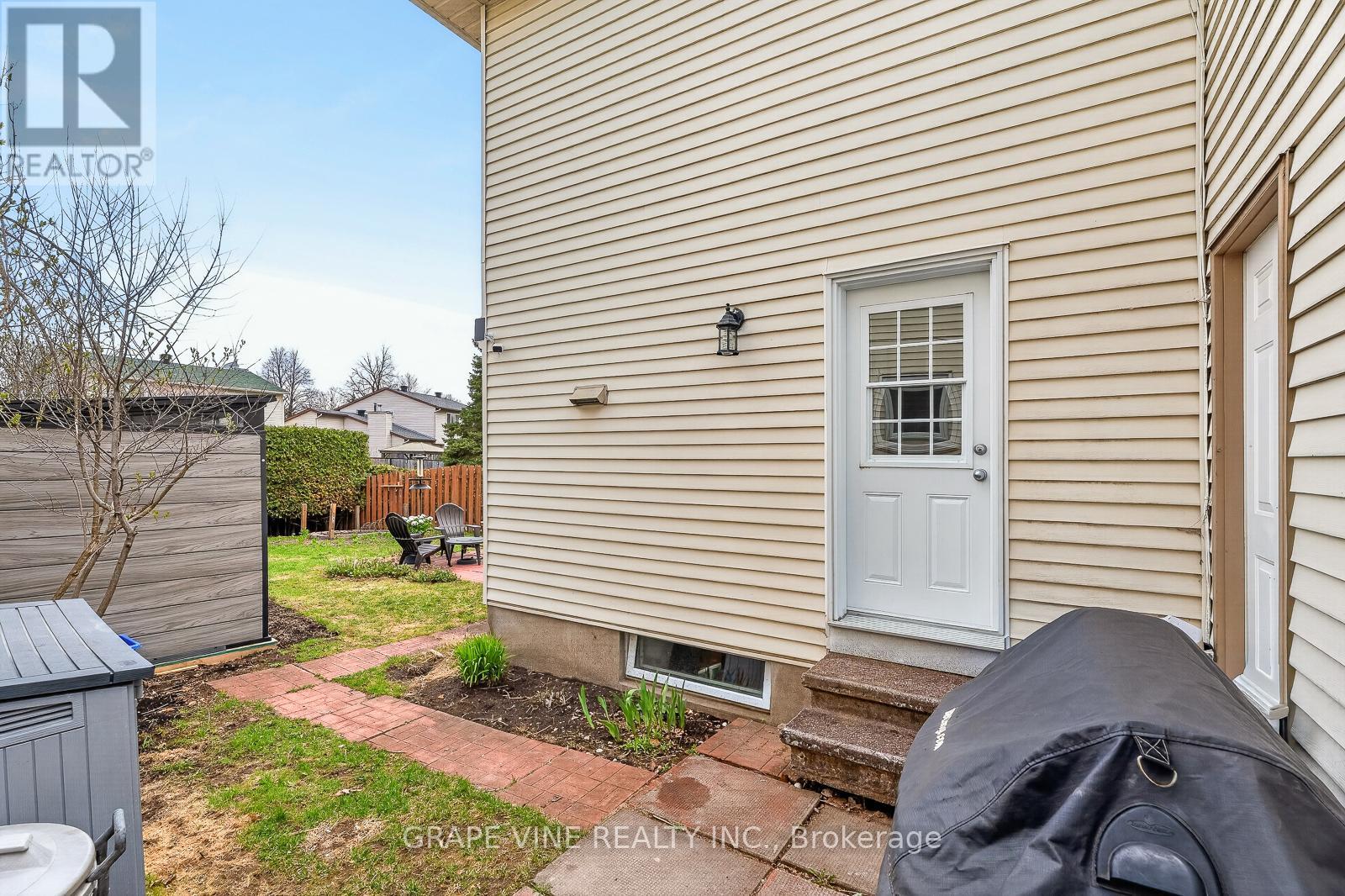 292 Du Grand Bois Avenue, Ottawa, Ontario  K1E 2S6 - Photo 5 - X13088952