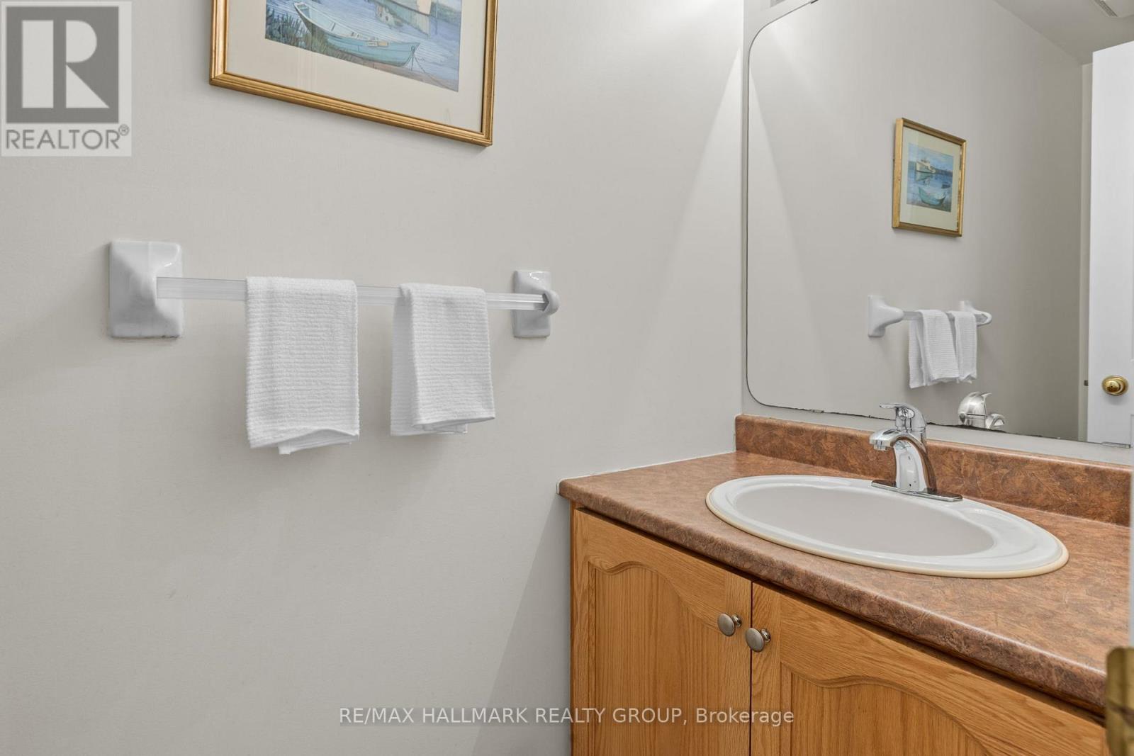 16 Maxton Private, Ottawa, Ontario  K1J 1J2 - Photo 3 - X13089110