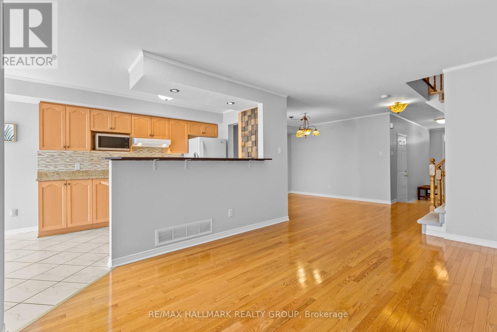 16 Maxton Private, Ottawa, Ontario  K1J 1J2 - Photo 9 - X13089110