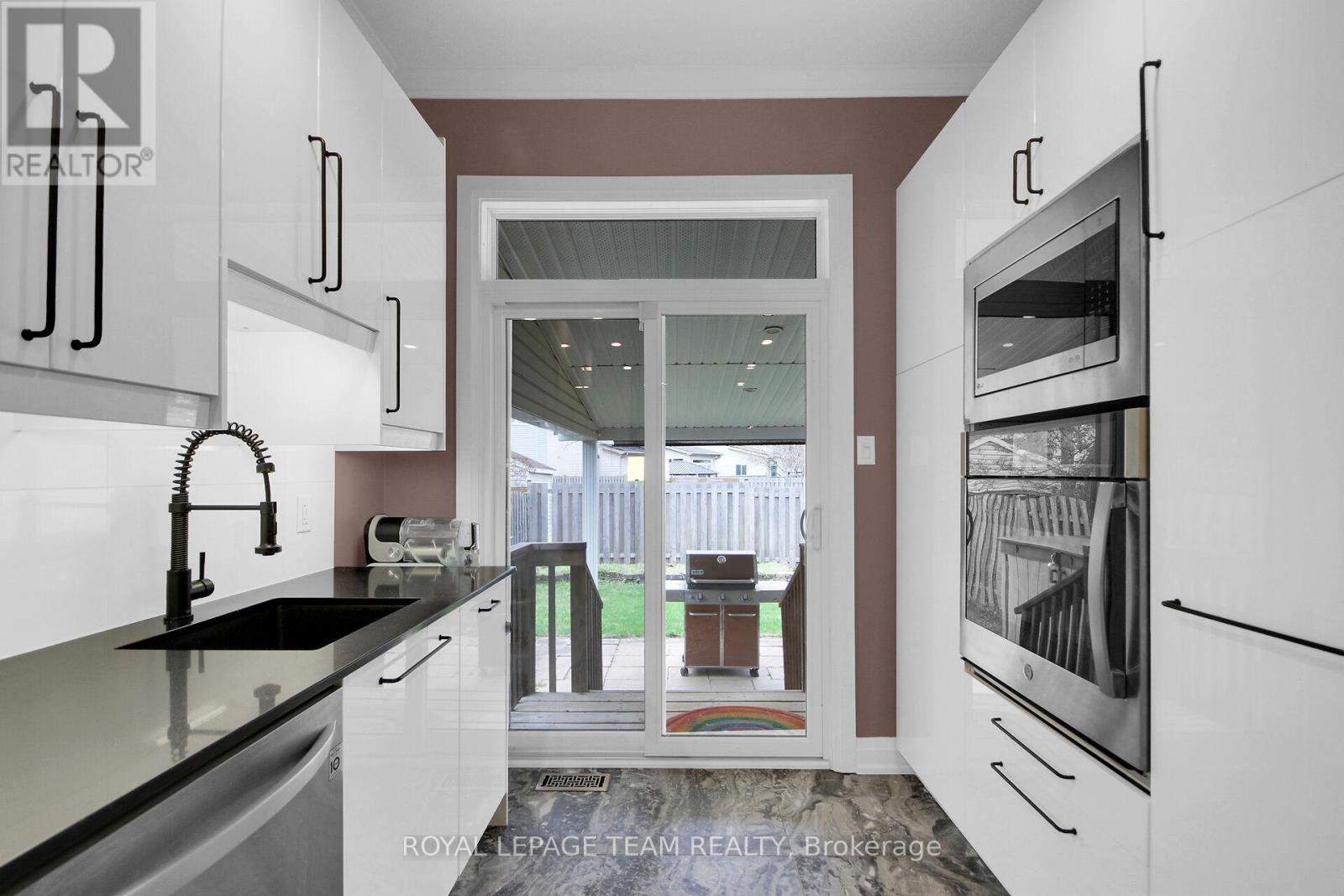 18 Longshire Circle, Ottawa, Ontario  K2J 4K7 - Photo 11 - X13089144