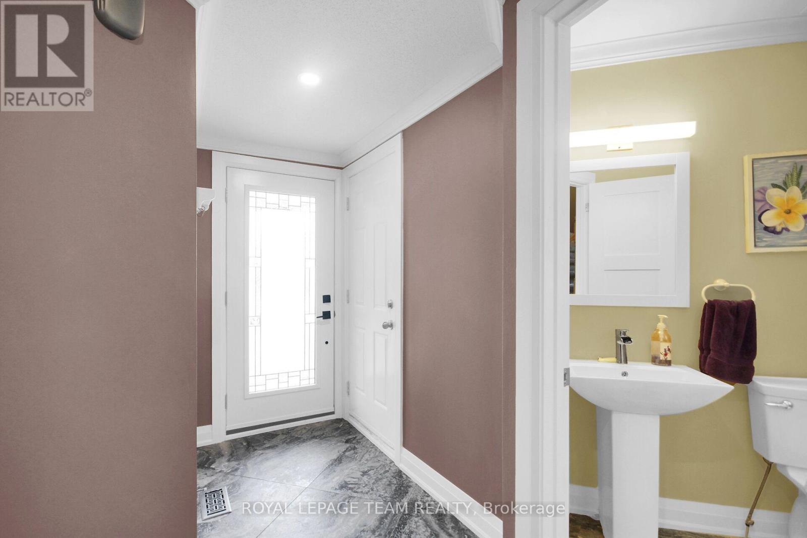 18 Longshire Circle, Ottawa, Ontario  K2J 4K7 - Photo 3 - X13089144