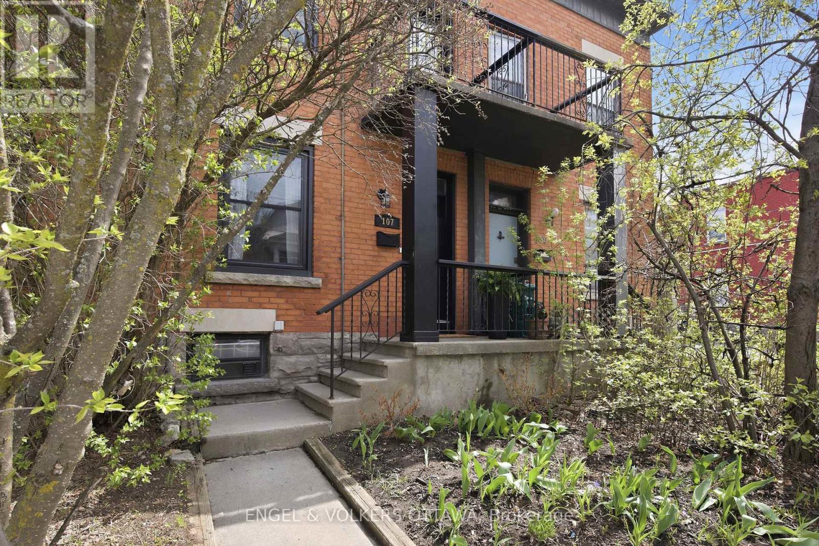107 Rochester Street, Ottawa, Ontario  K1R 7L9 - Photo 2 - X13089228