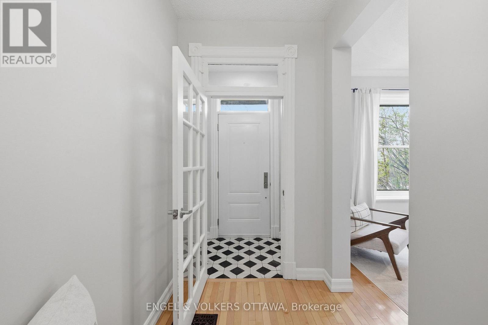 107 Rochester Street, Ottawa, Ontario  K1R 7L9 - Photo 3 - X13089228