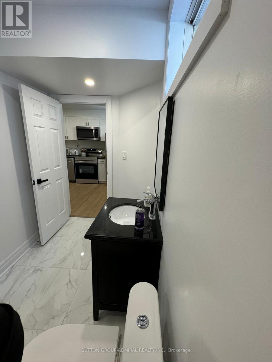 Lower - 23 Chatsworth Court, Vaughan, Ontario  L4L 7G3 - Photo 8 - N13088904