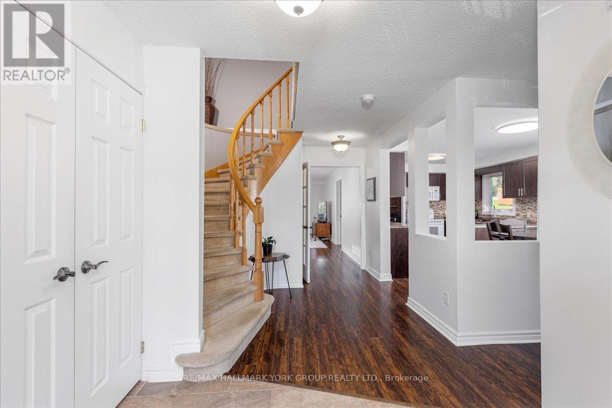 20 Sunbird Boulevard, Georgina, Ontario  L4P 3R9 - Photo 9 - N13089054