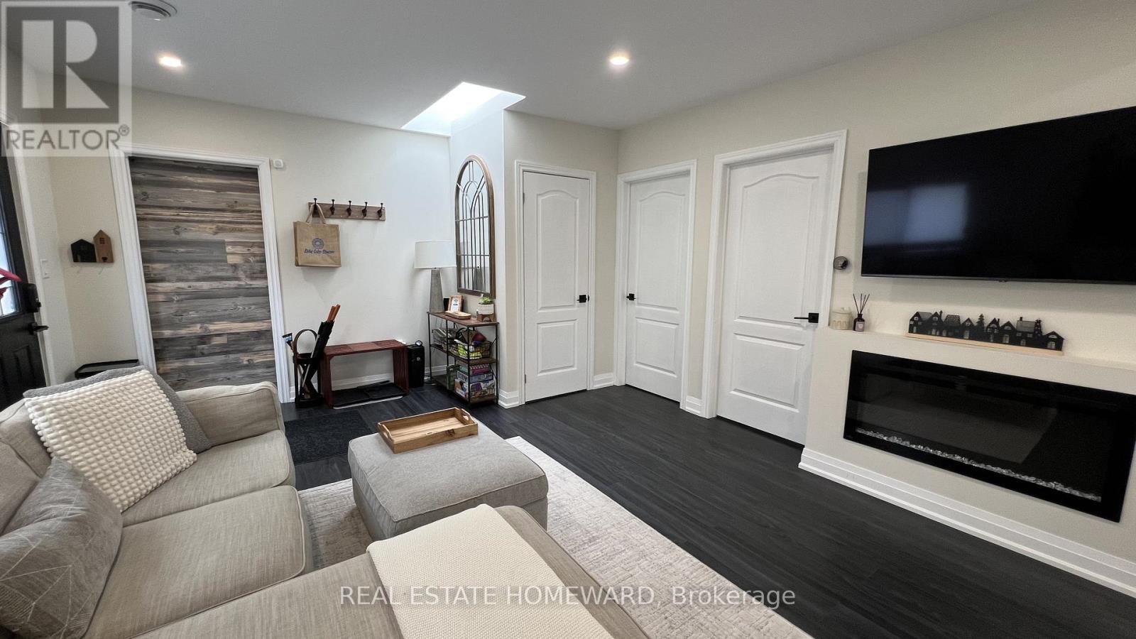 1124 Stoney Point Road, Innisfil, Ontario  L0L 1W0 - Photo 6 - N13089182