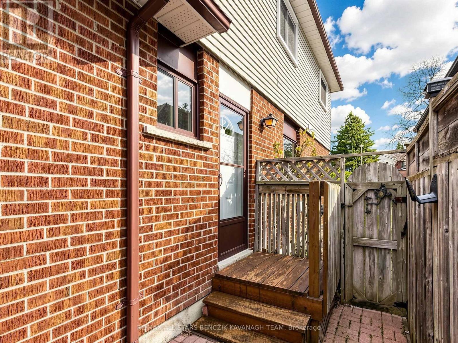 32 Pringle Avenue, Markham, Ontario  L3P 2P4 - Photo 14 - N13089226